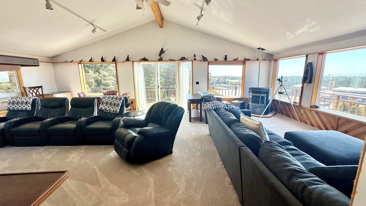 Photo of Livingroom in Winchester Bay