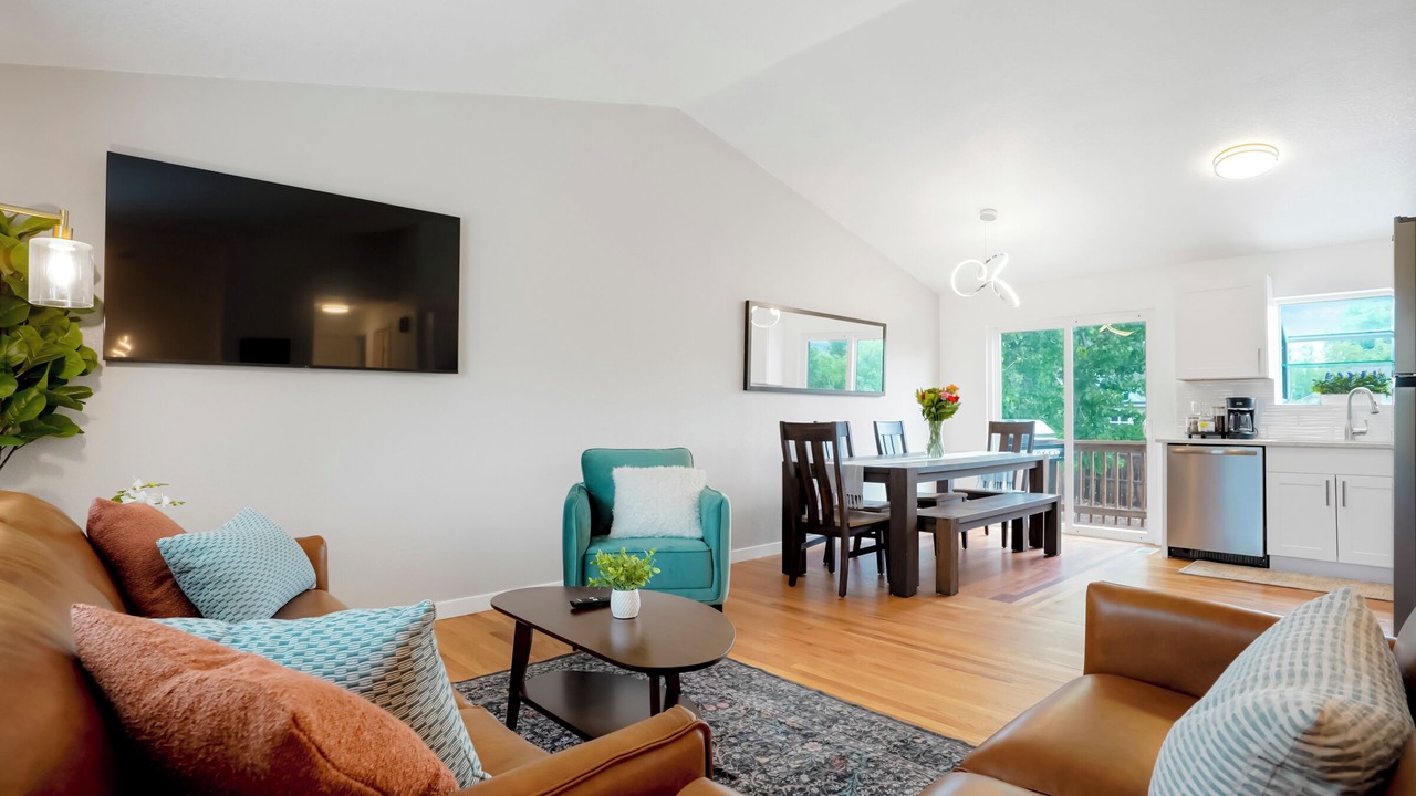 Photo of Livingroom in North Central Westminster
