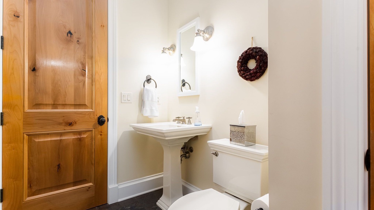 Photo of Bathroom in Niles