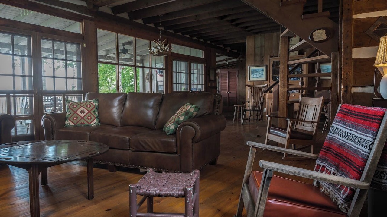 Photo of Livingroom in Beersheba Springs