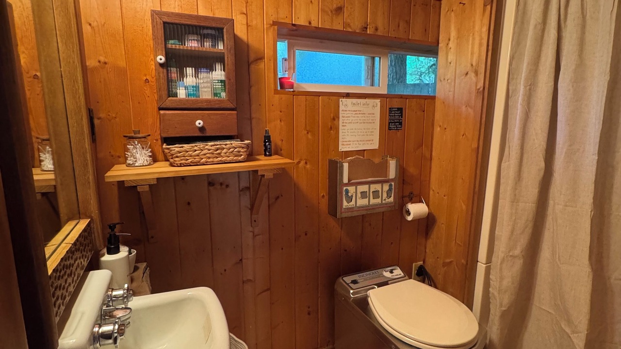 Photo of Bathroom in Gold Bar