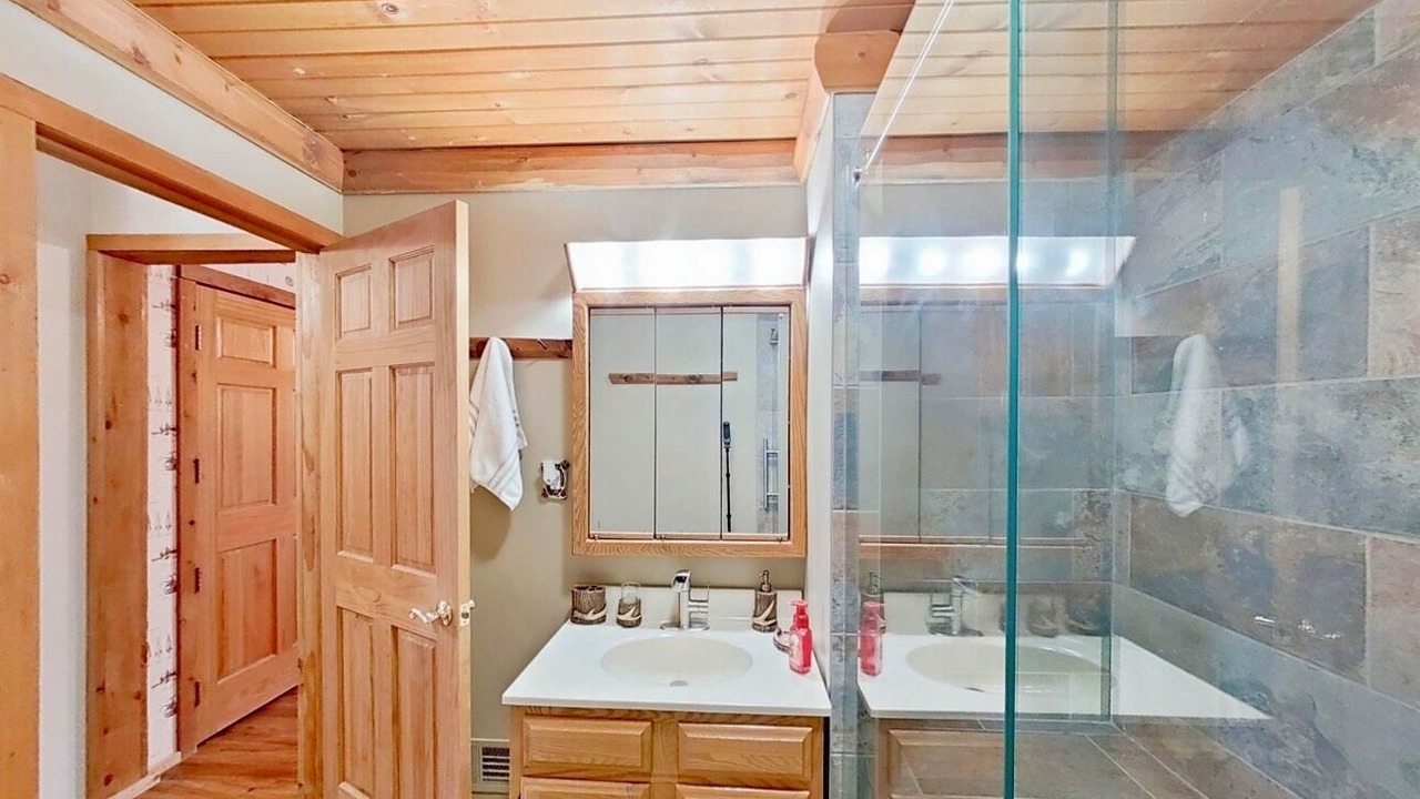 Photo of Bathroom in Gregory