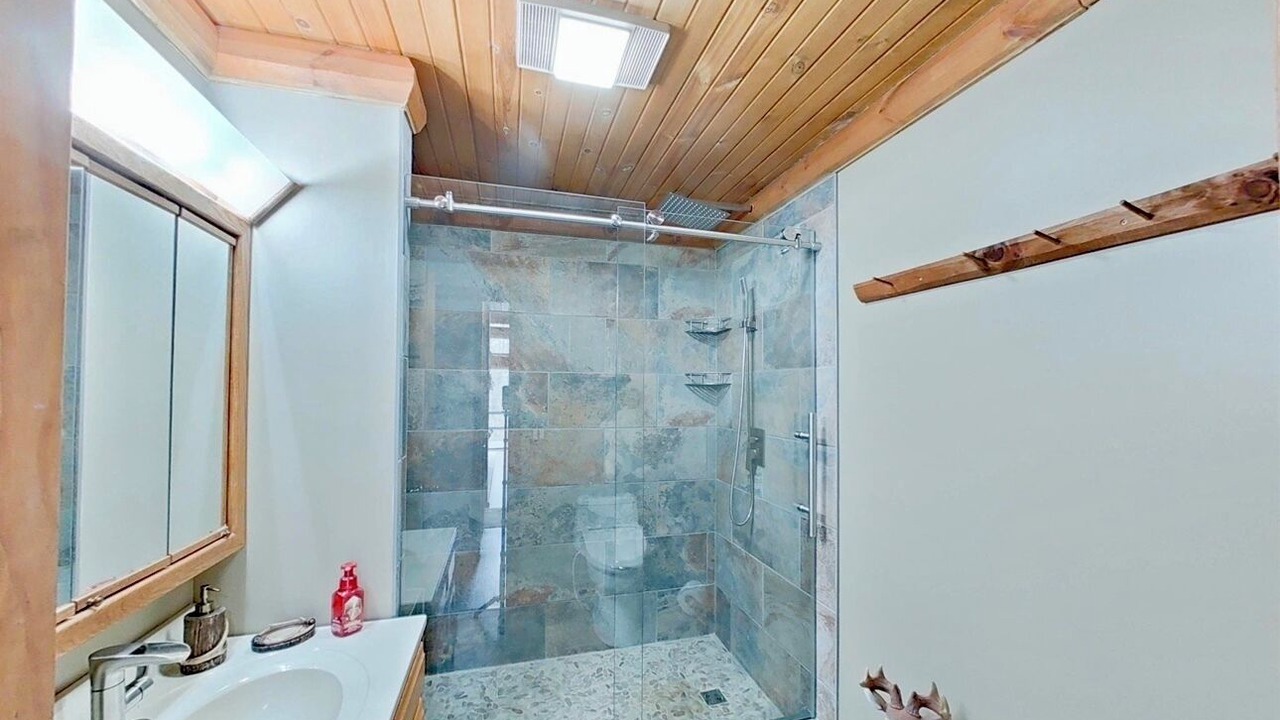 Photo of Bathroom in Gregory