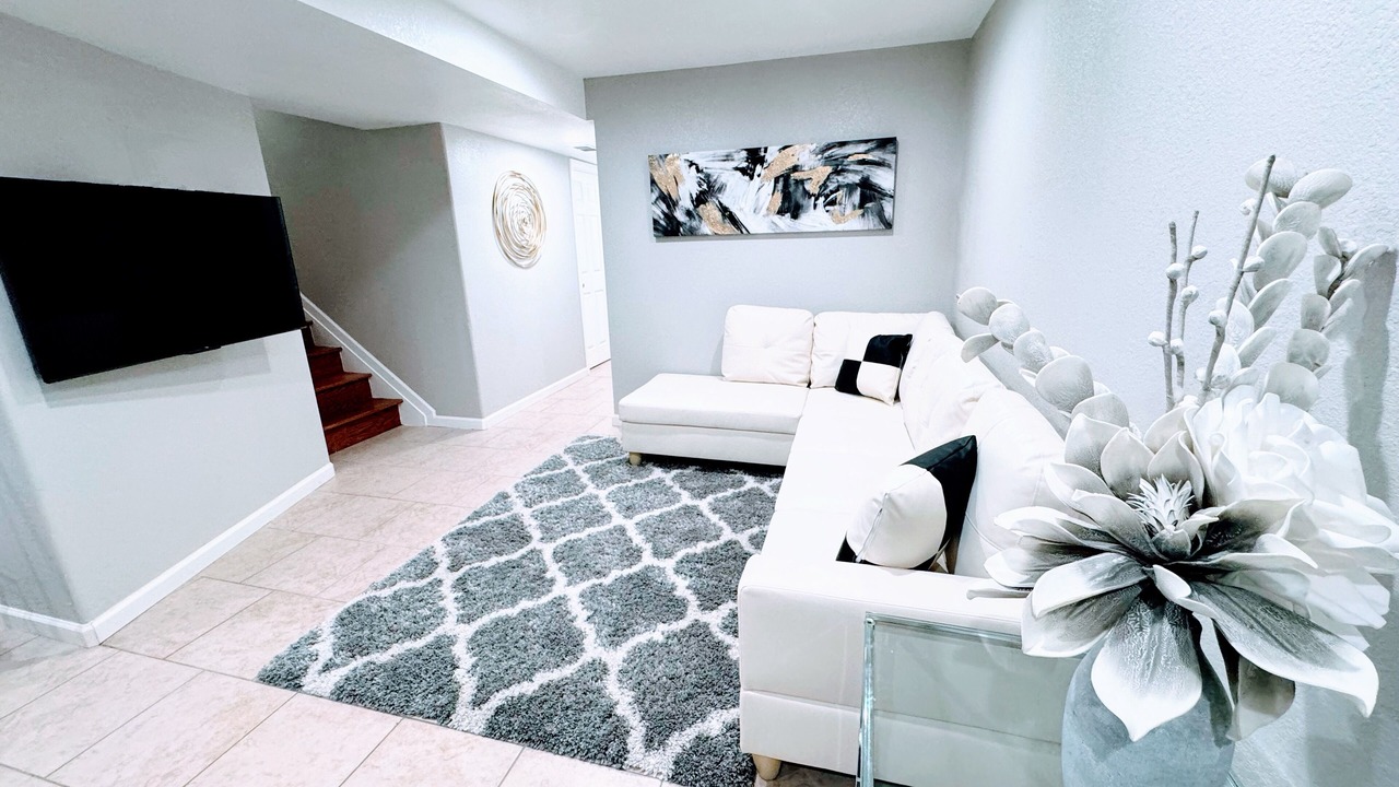 Photo of Livingroom in Dupont