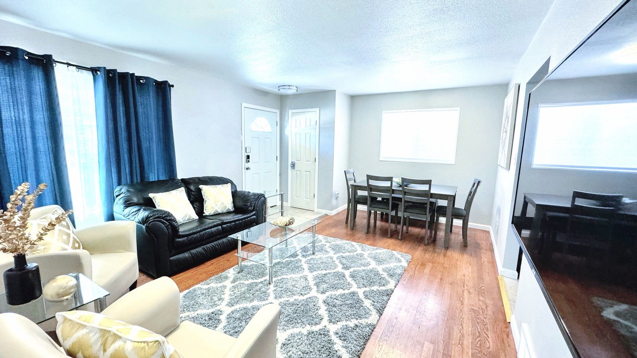 Photo of Livingroom in Dupont