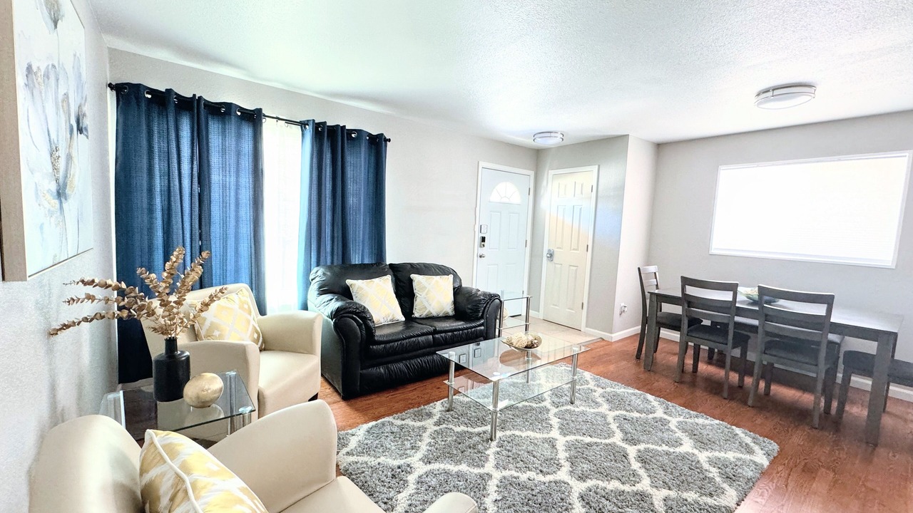 Photo of Livingroom in Dupont