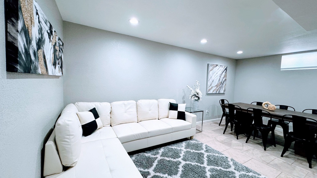 Photo of Livingroom in Dupont
