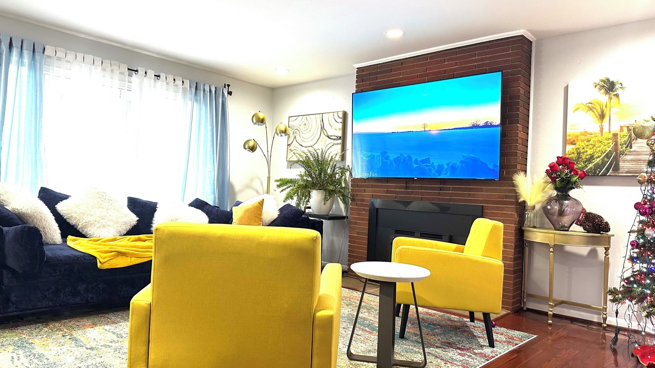 Photo of Livingroom in Wheaton-Glenmont