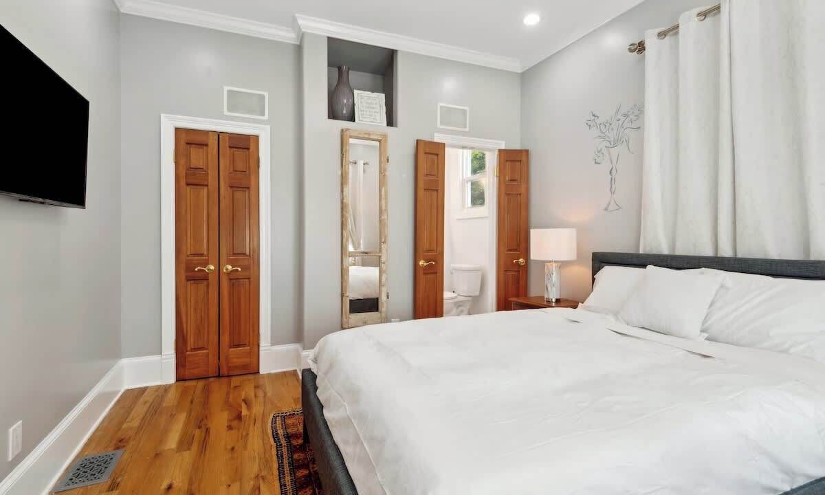 Photo of Bedroom in Broadmoor