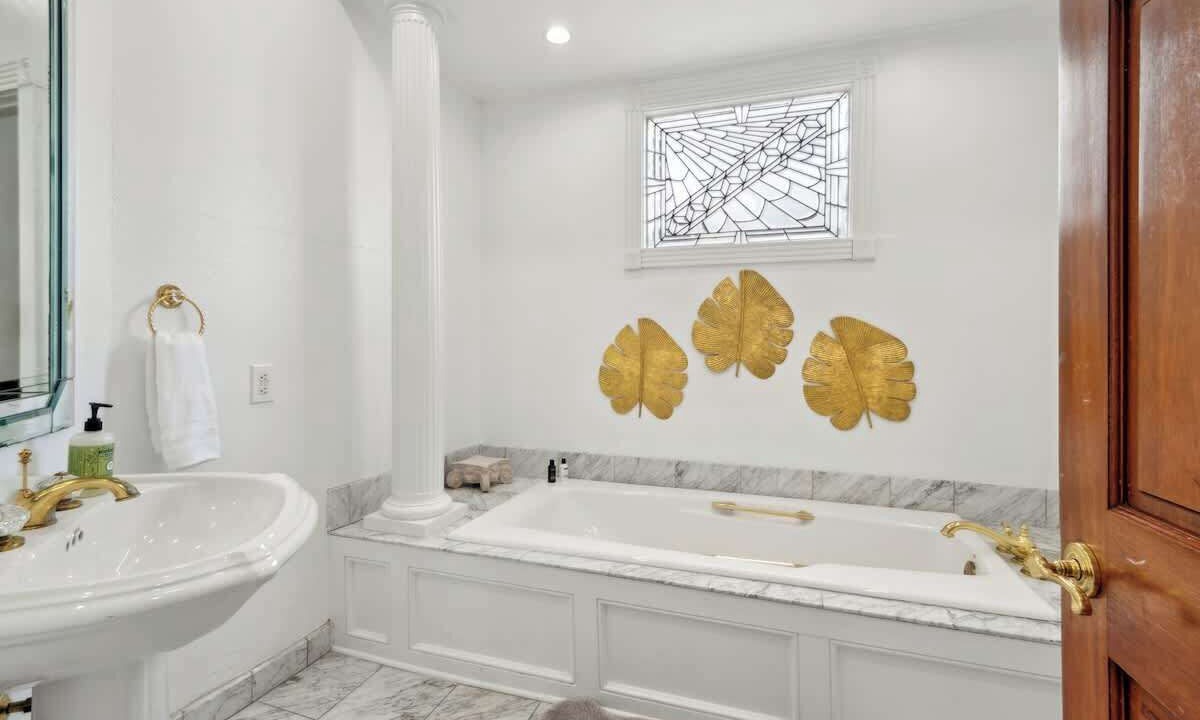 Photo of Bathroom in Broadmoor