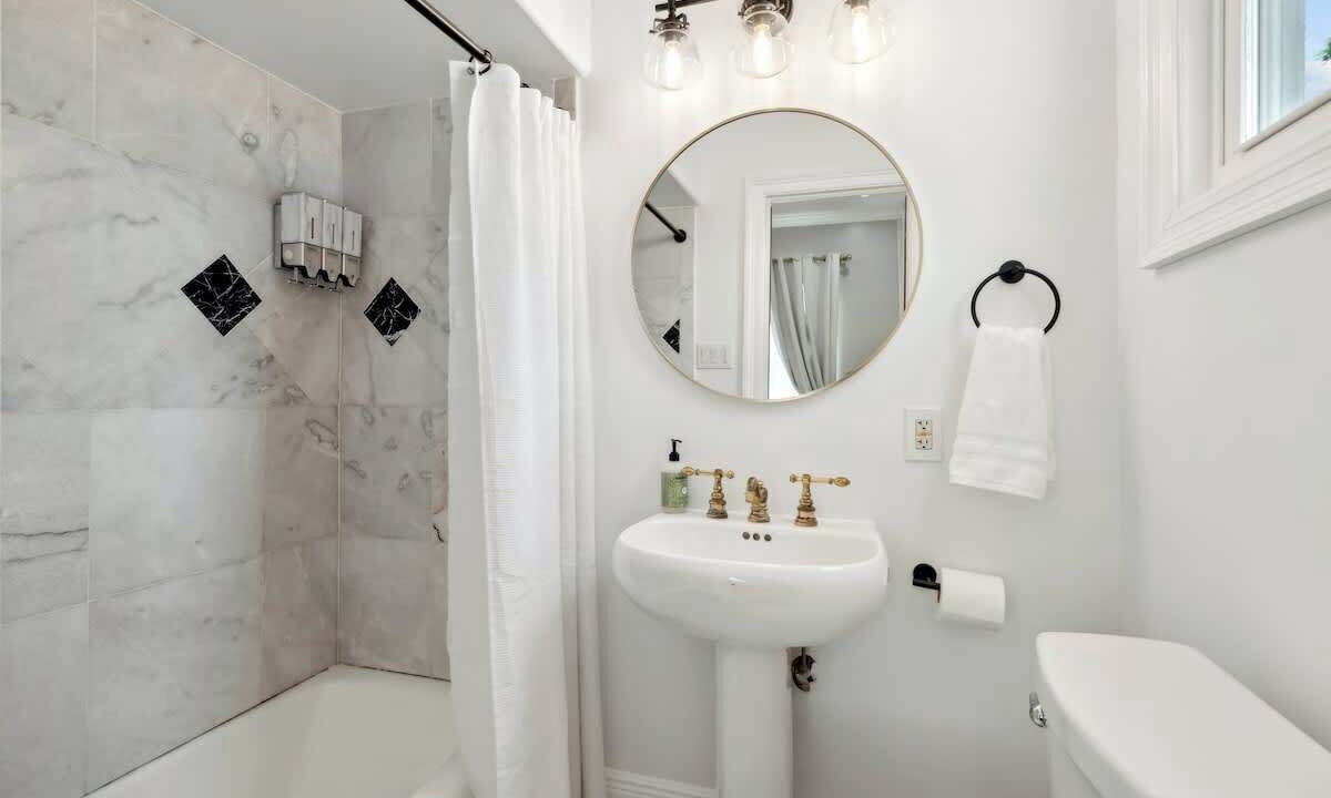 Photo of Bathroom in Broadmoor