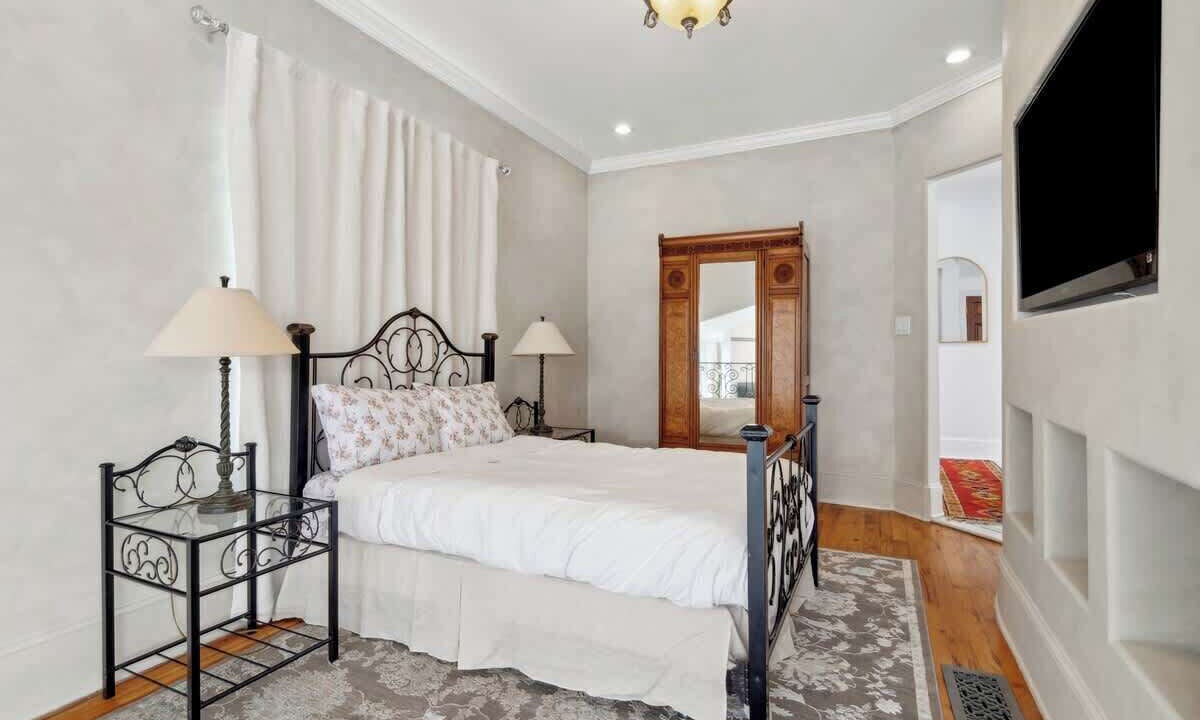 Photo of Bedroom in Broadmoor