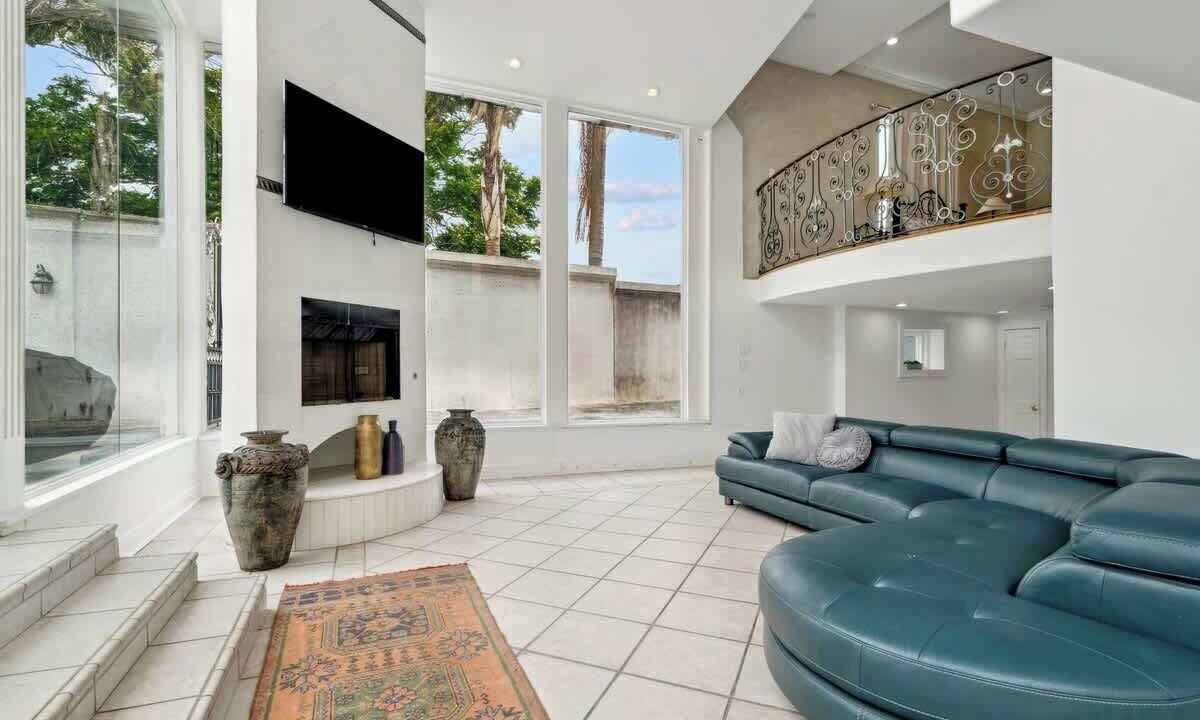 Photo of Livingroom in Broadmoor