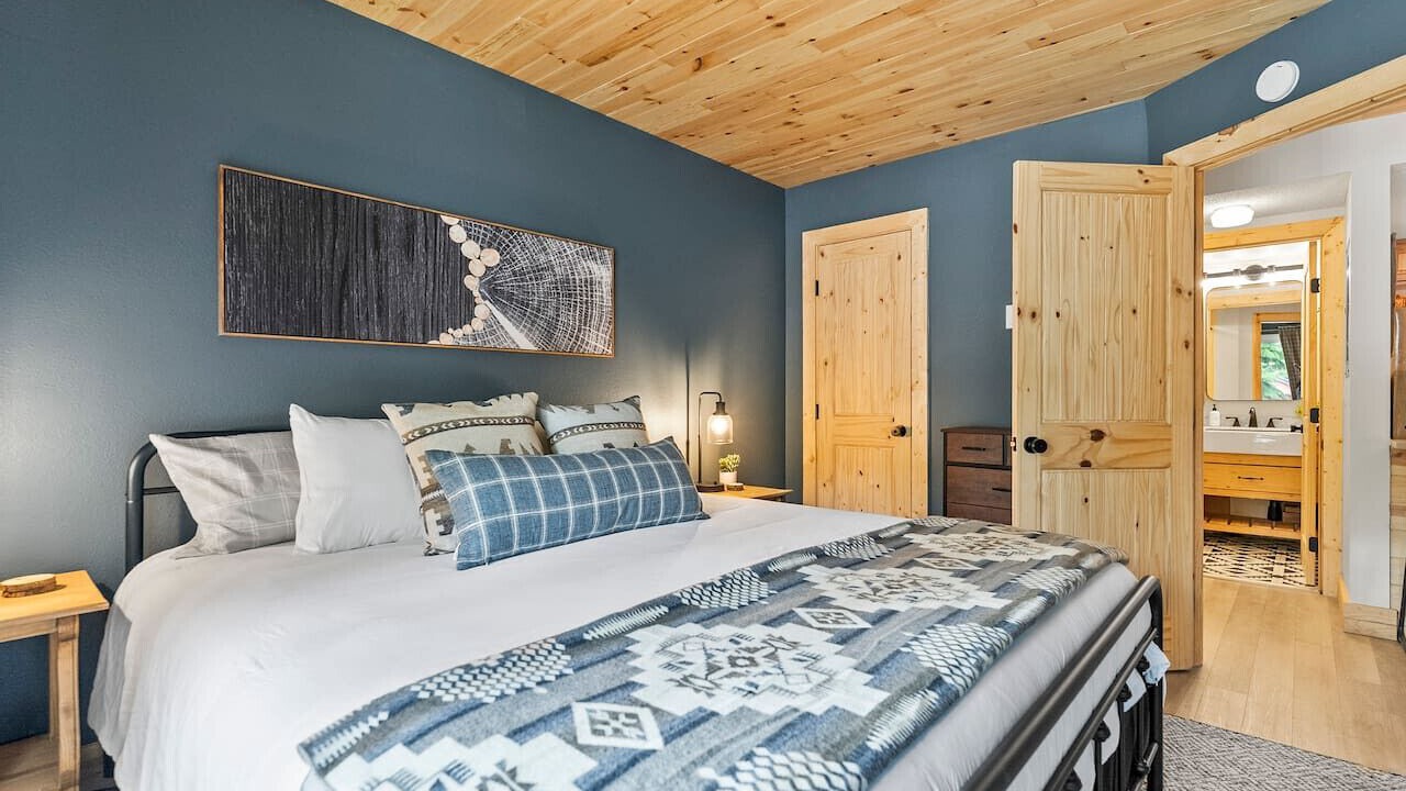 Photo of Bedroom in Peak 9