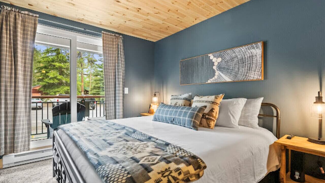 Photo of Bedroom in Peak 9