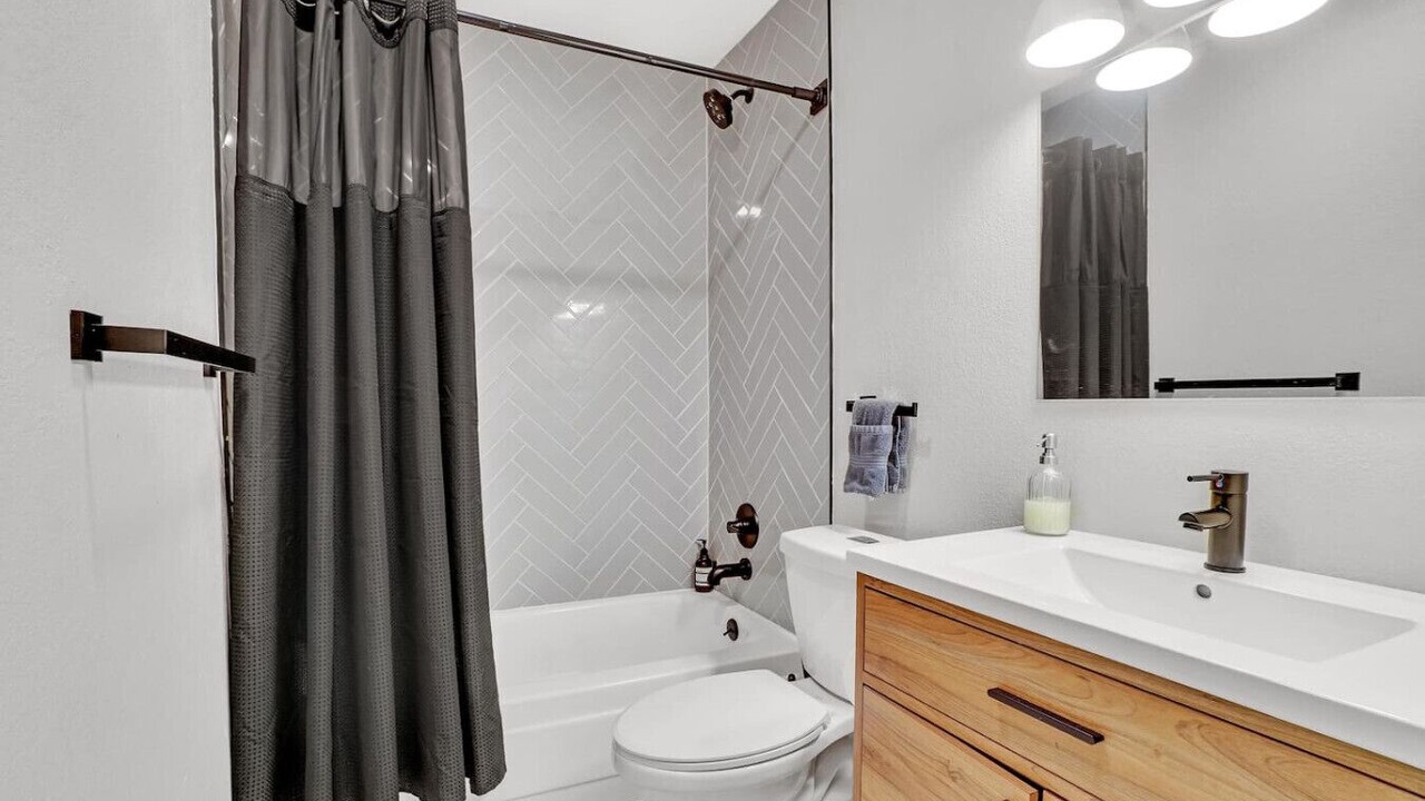 Photo of Bathroom in Scenic Heights