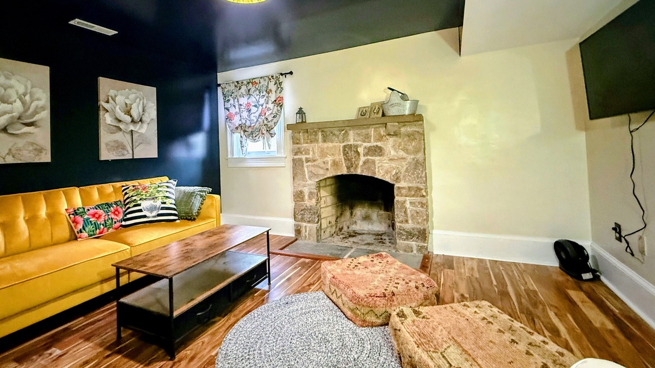 Photo of Livingroom in Bluemont
