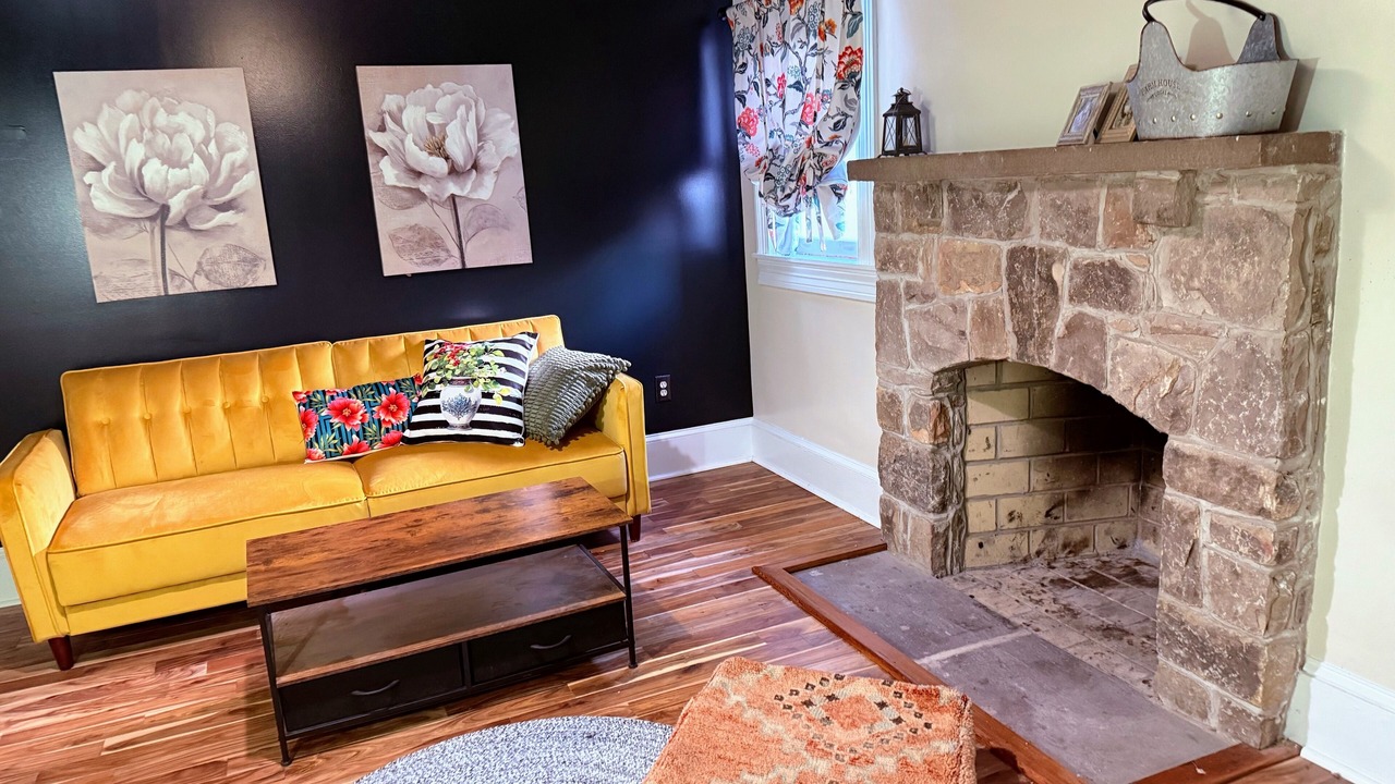 Photo of Livingroom in Bluemont