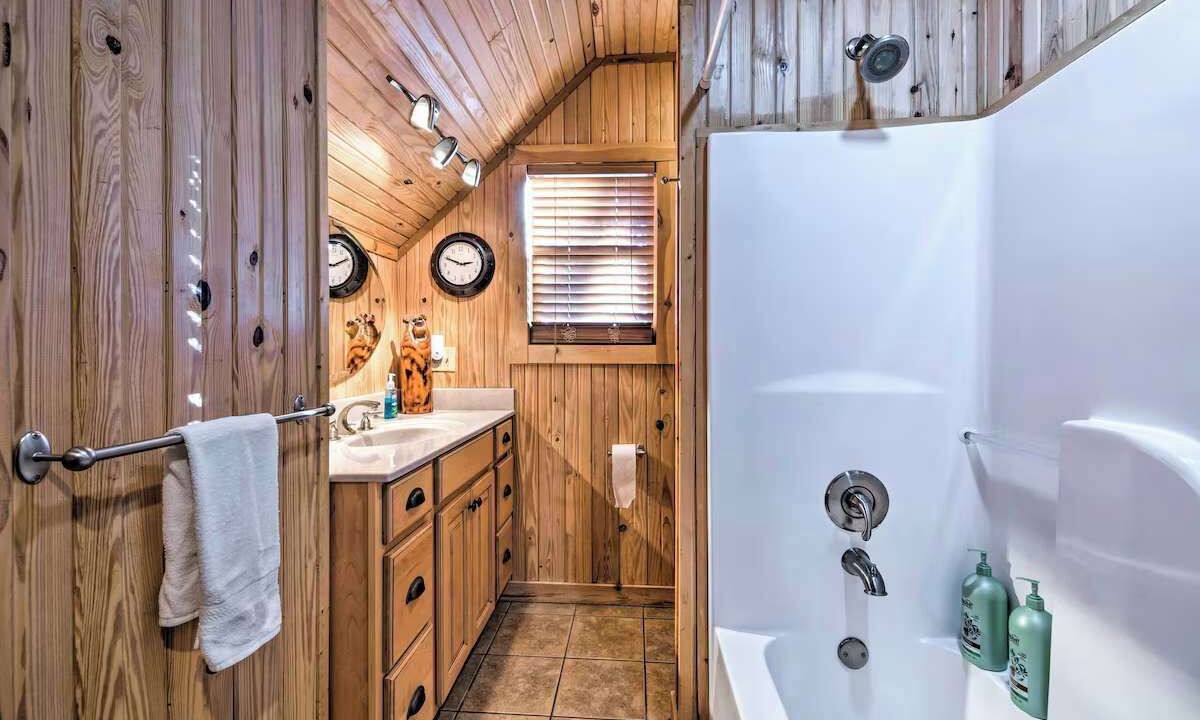 Photo of Bathroom in Scottsville
