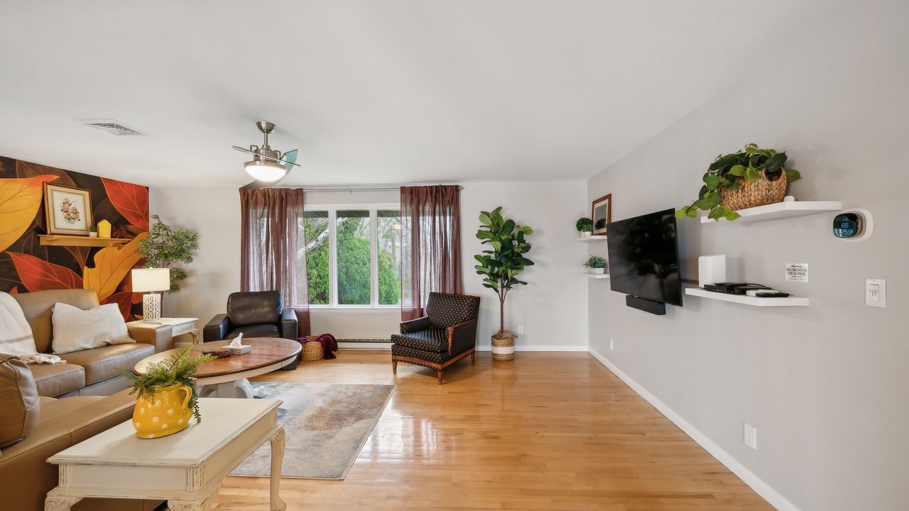 Photo of Livingroom in Washington Boro