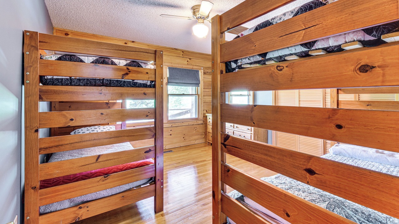 Photo of Bedroom in Toccoa