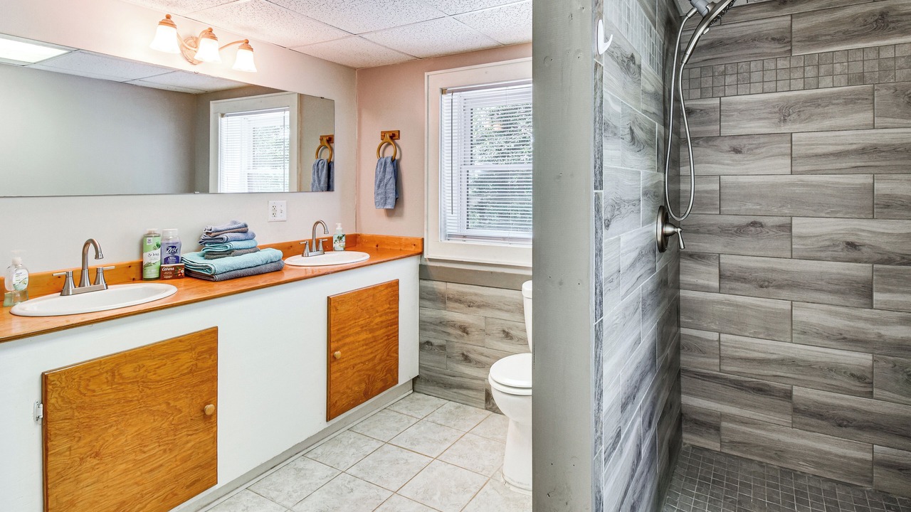 Photo of Bathroom in Toccoa