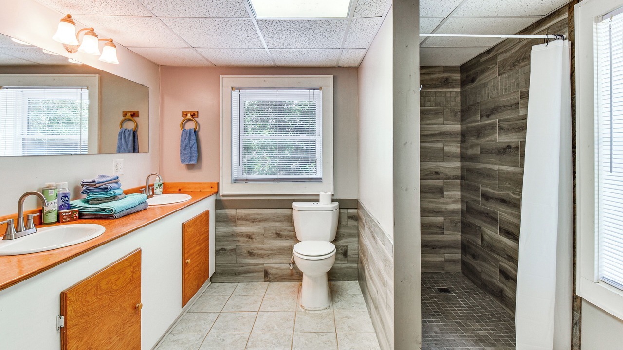 Photo of Bathroom in Toccoa