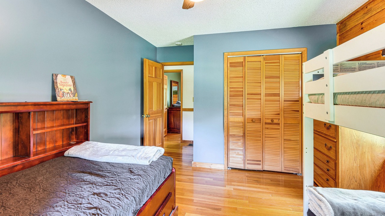 Photo of Bedroom in Toccoa