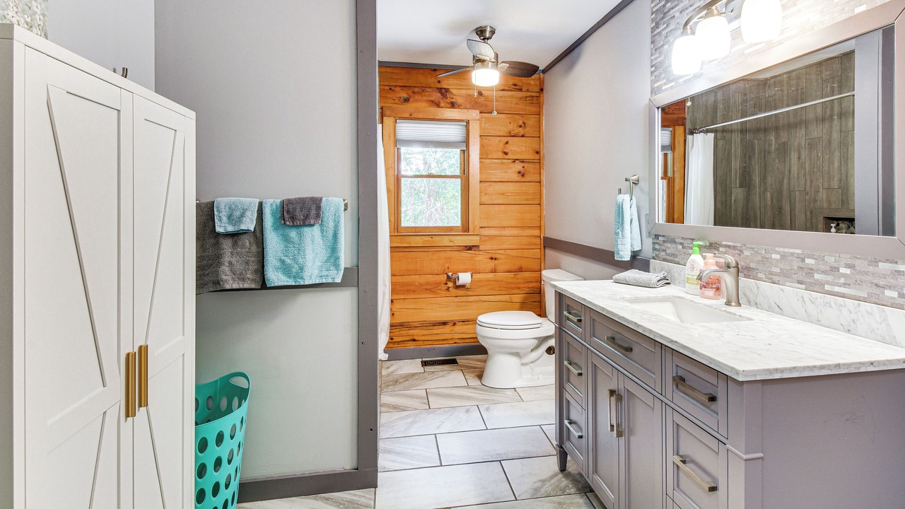 Photo of Bathroom in Toccoa