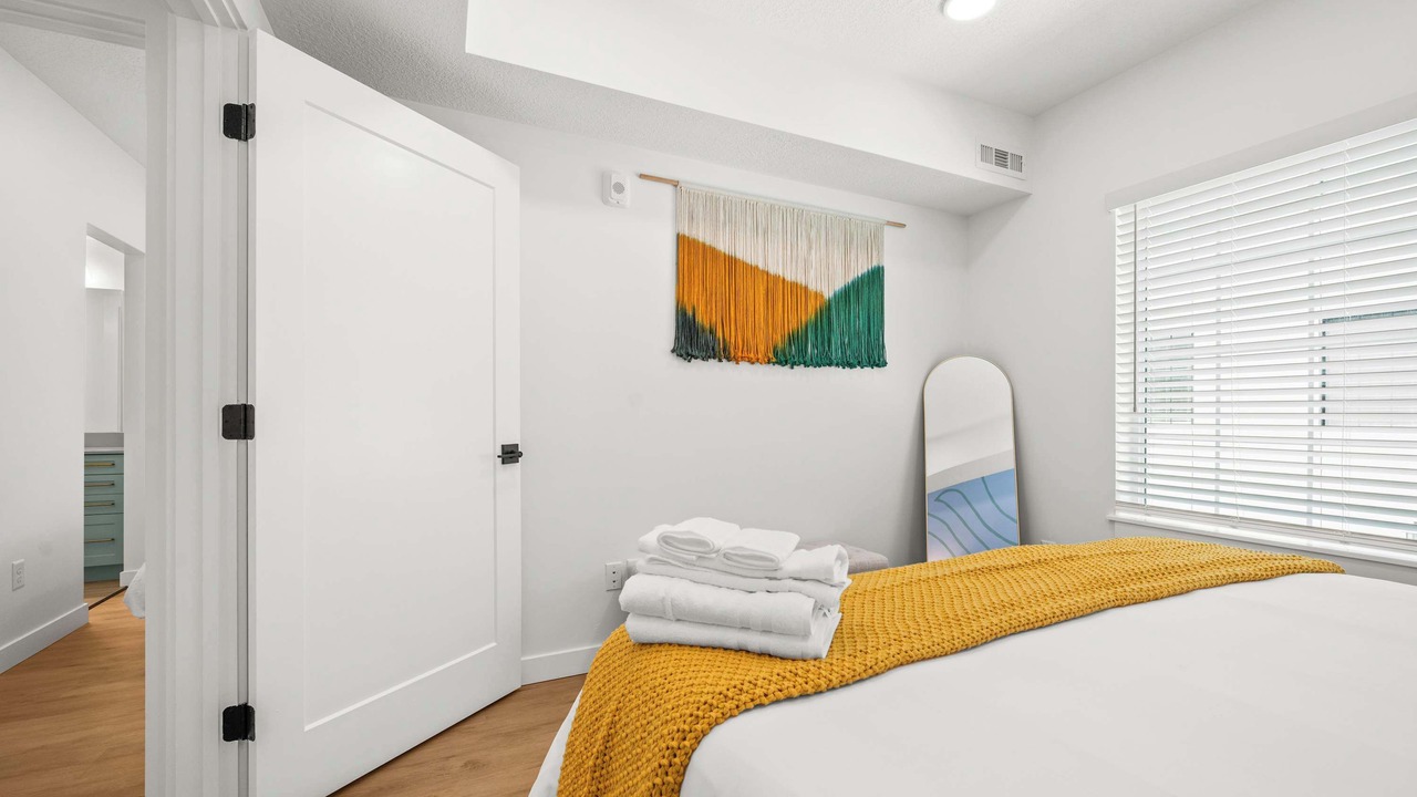 Photo of Bedroom in People's Freeway