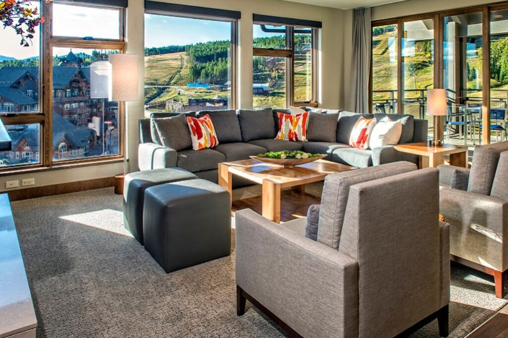 Photo of Livingroom in Peak 8