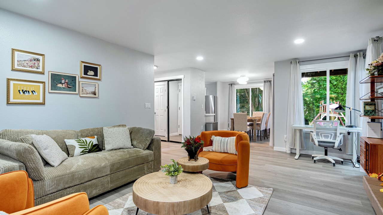 Photo of Livingroom in Education Hill