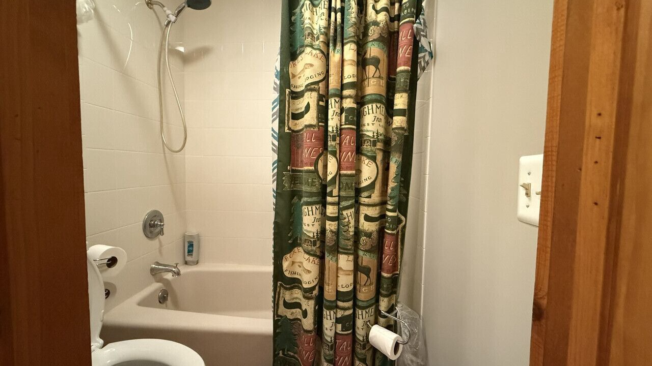 Photo of Bathroom in Alpine Lake