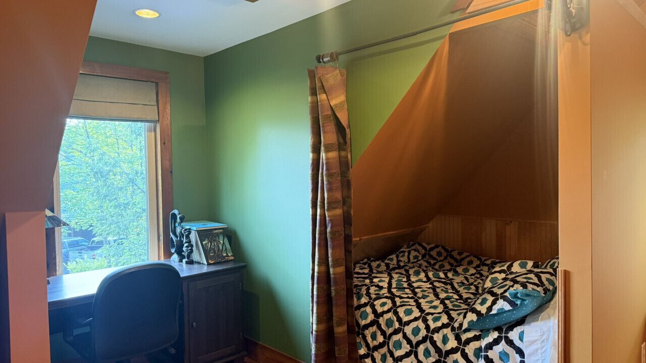 Photo of Bedroom in Alpine Lake