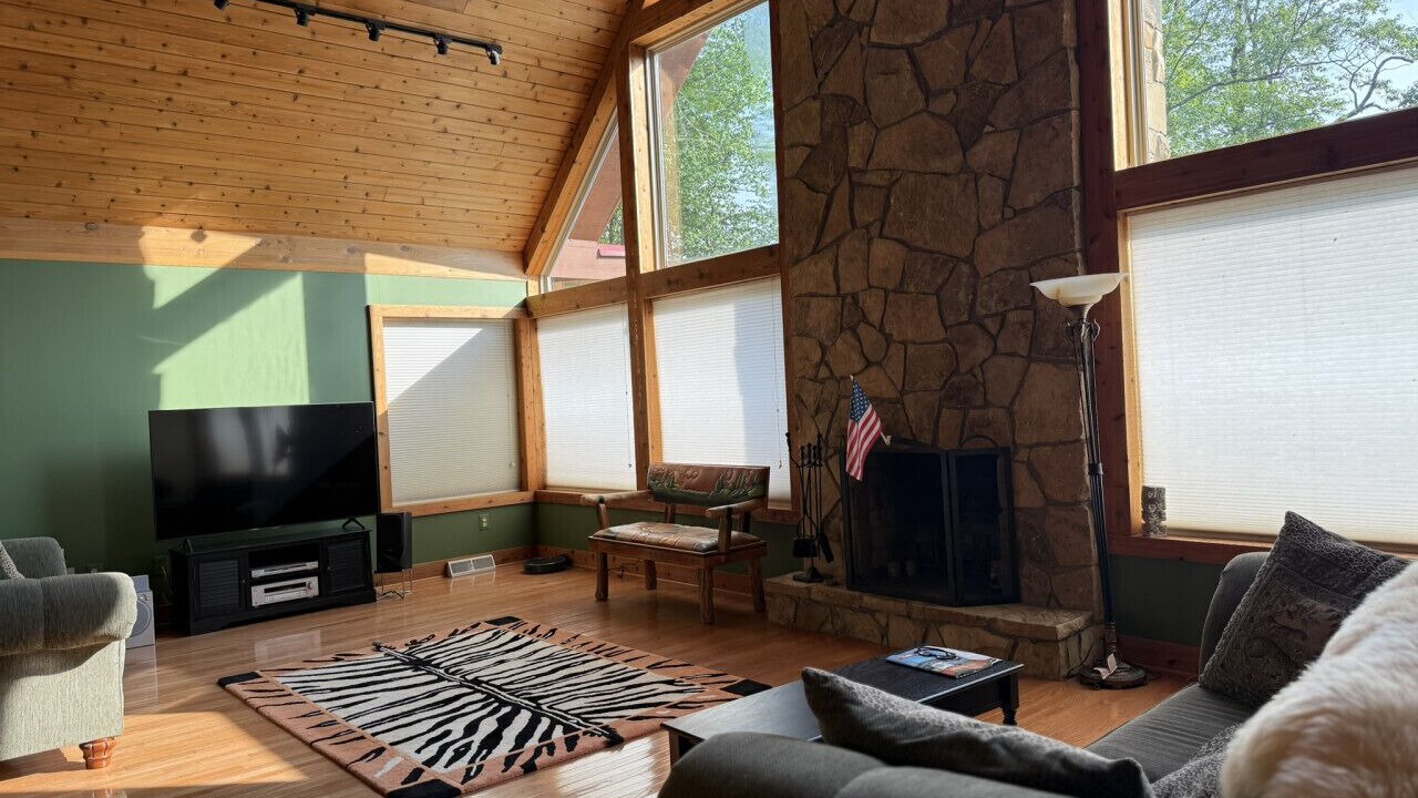 Photo of Livingroom in Alpine Lake