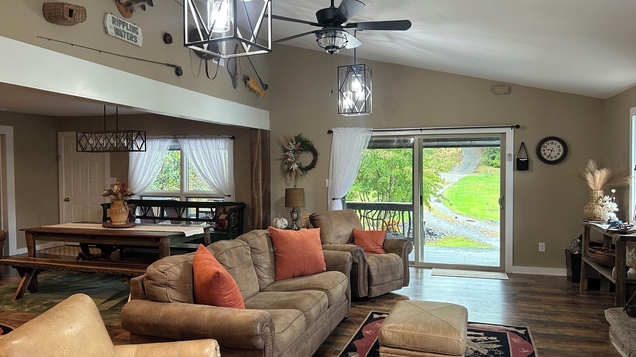 Photo of Livingroom in Cedar Mountain