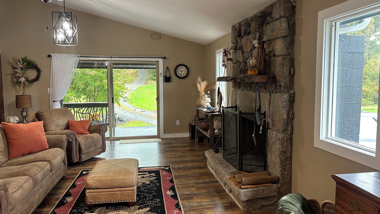 Photo of Livingroom in Cedar Mountain