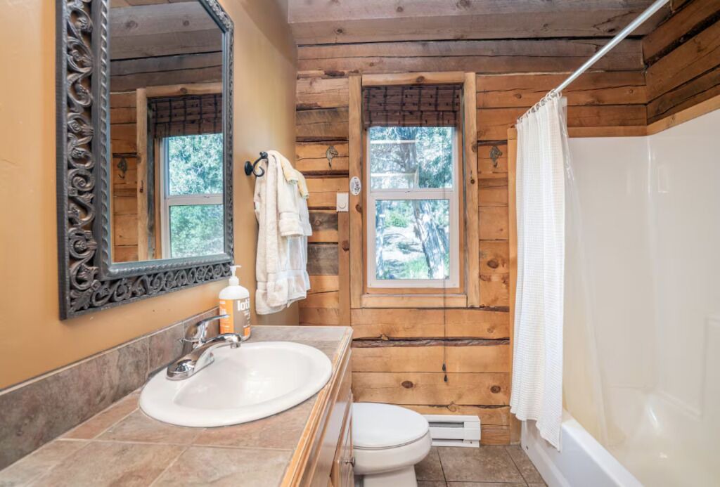 Photo of Bathroom in Hesperus