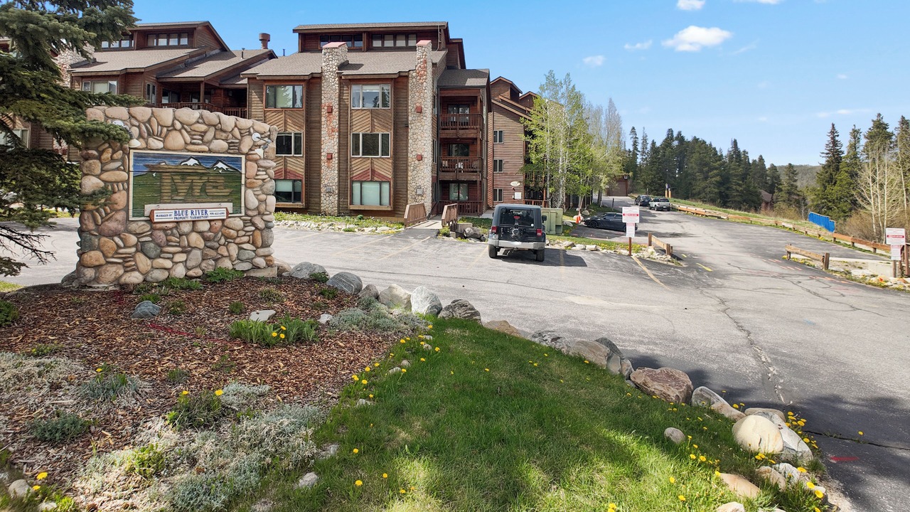 Photo of Outdoor in Four O'Clock