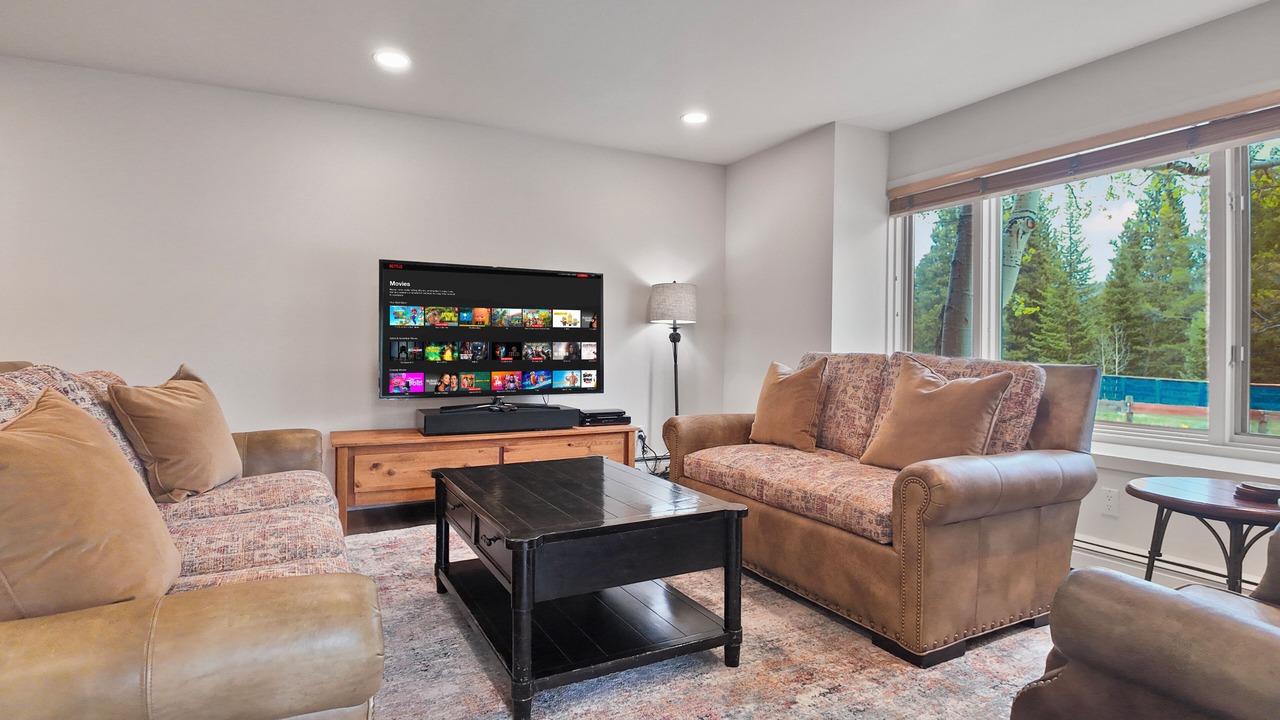 Photo of Livingroom in Four O'Clock