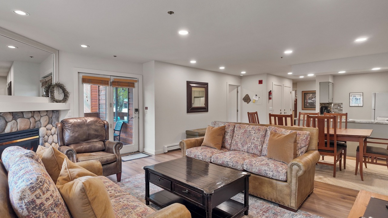 Photo of Livingroom in Four O'Clock