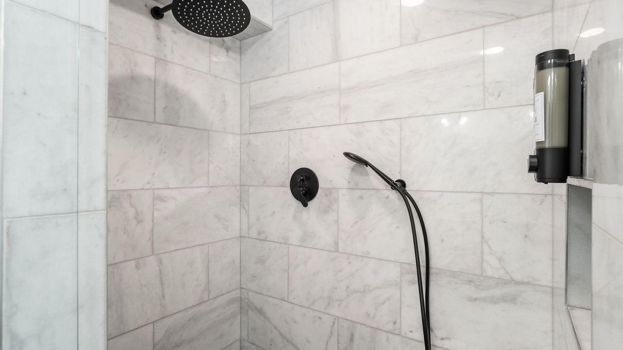 Photo of Bathroom in Richmond Hill Corridor