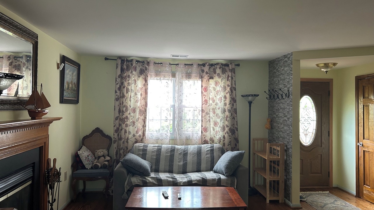 Photo of Livingroom in Edgewater