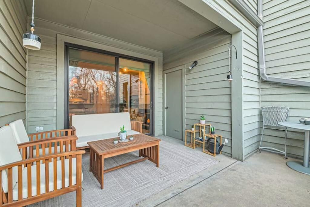 Photo of Patio Balcony in Glenwood Grove - North Iris