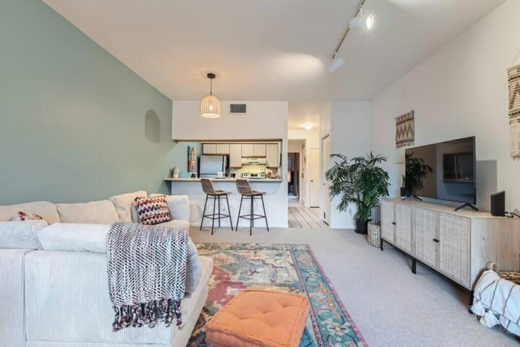 Photo of Livingroom in Glenwood Grove - North Iris