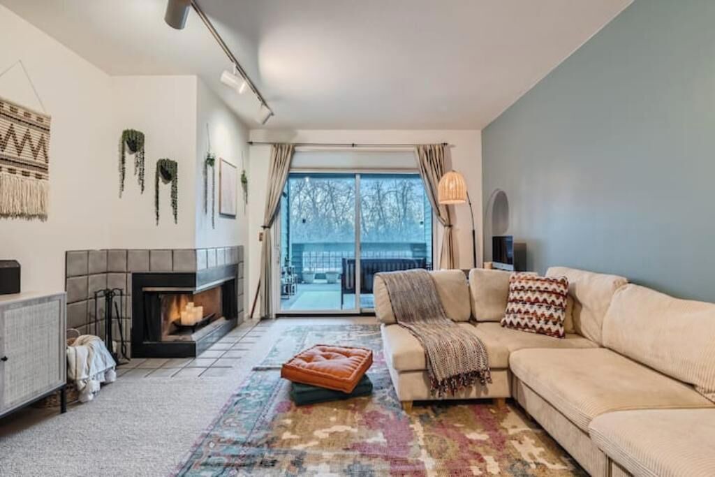Photo of Livingroom in Glenwood Grove - North Iris