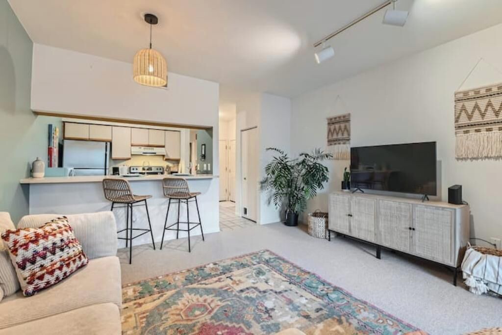 Photo of Livingroom in Glenwood Grove - North Iris