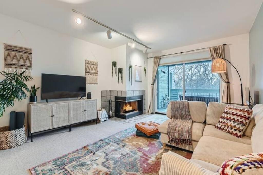 Photo of Livingroom in Glenwood Grove - North Iris