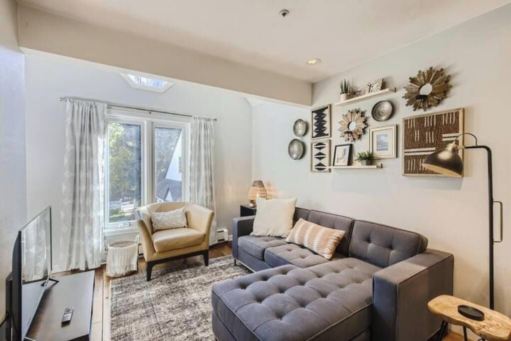 Photo of Livingroom in Central Boulder