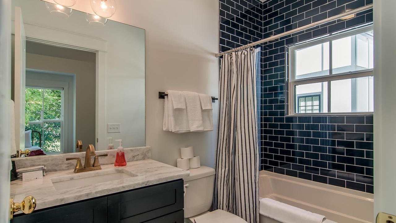 Photo of Bathroom in Shelby Hills